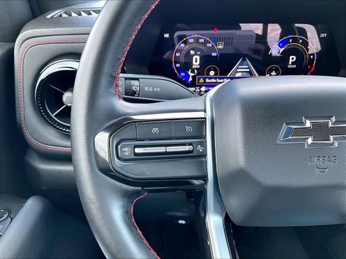 Used 2024 Chevrolet Colorado Z71 image 23