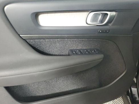 Certified 2025 Volvo XC40 B5 Core image 21