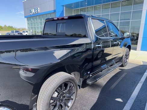 Used 2024 Chevrolet Silverado 1500 LTZ image 3