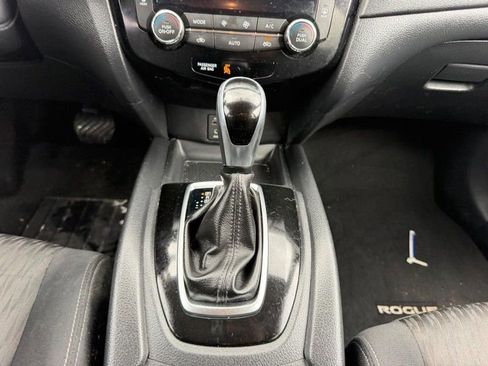 Used 2017 Nissan Rogue SV image 14