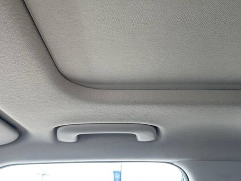 Used 2025 Hyundai Venue SEL FWD image 14