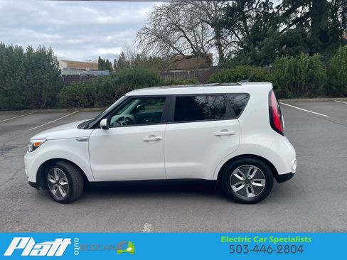 Used 2017 Kia Soul EV + w/ Sun & Fun Package image 5