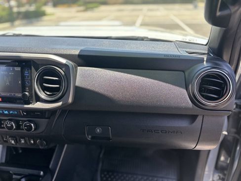 Used 2019 Toyota Tacoma TRD Sport AWD/4WD image 10
