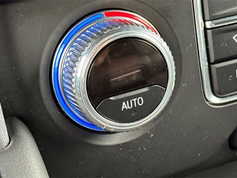 Used 2023 GMC Yukon XL SLE w/ Gmc Pro Safety Plus Package image 30