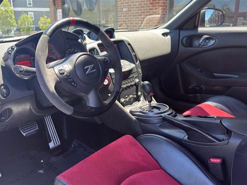 Used 2018 Nissan 370Z NISMO RWD image 17
