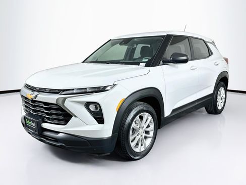 Used 2024 Chevrolet TrailBlazer LS FWD image 3