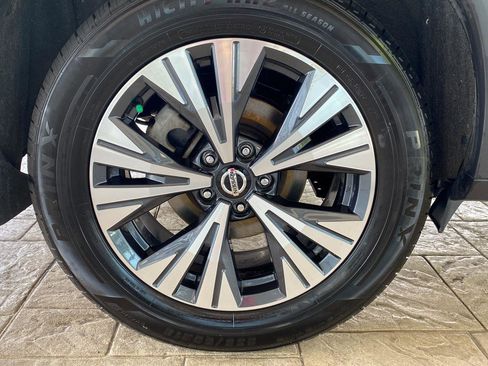 Certified 2021 Nissan Rogue SV w/ Premium Package AWD/4WD image 11