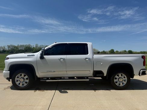 Used 2025 Chevrolet Silverado 2500 High Country w/ High Country Premium Package AWD/4WD image 8