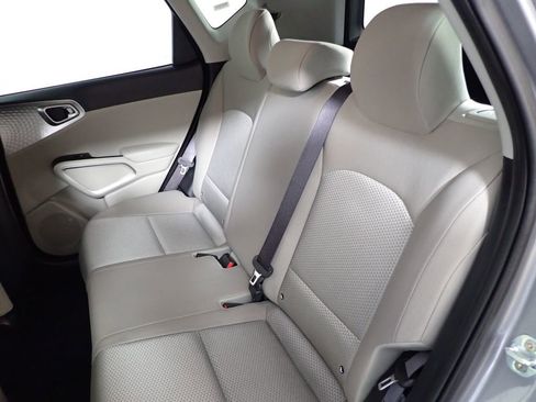 Used 2025 Kia Soul LX w/ LX Technology Package FWD image 38