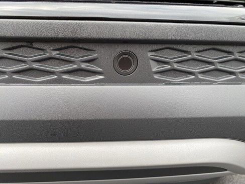 New 2025 Volkswagen Taos SE image 24