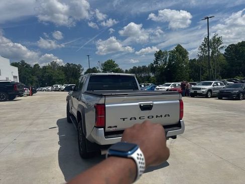 Used 2024 Toyota Tacoma TRD Off-Road AWD/4WD image 9