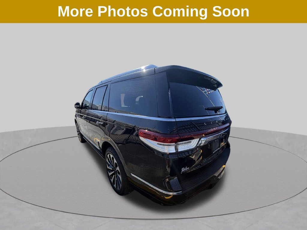 Used 2022 Lincoln Navigator Reserve AWD/4WD image 3
