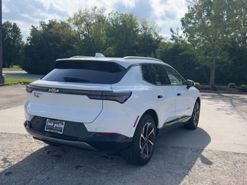 New 2025 Chevrolet Equinox EV LT image 8