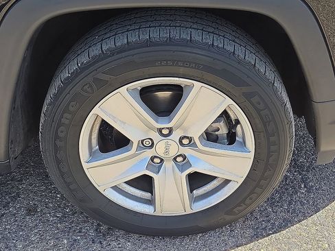 Used 2022 Jeep Compass Latitude w/ Sun and Sound Group image 12