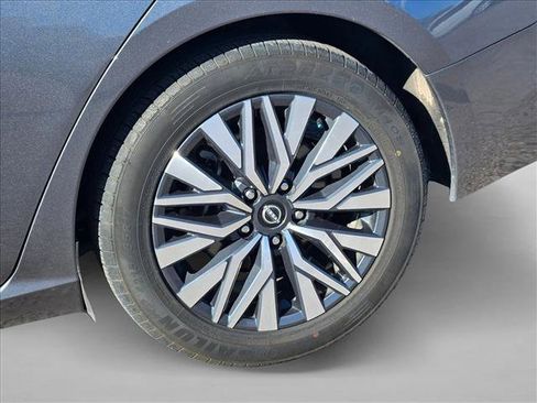 Used 2024 Nissan Altima 2.5 SV image 22