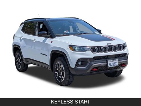 Used 2024 Jeep Compass Trailhawk AWD/4WD image 2