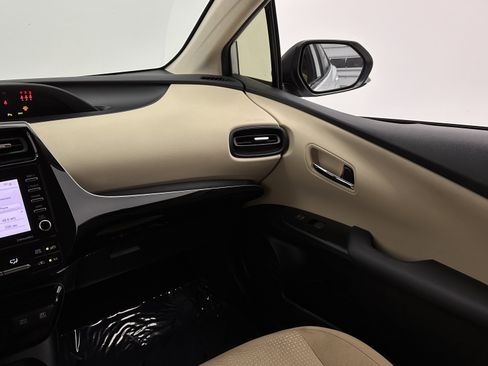 Used 2022 Toyota Prius LE image 26
