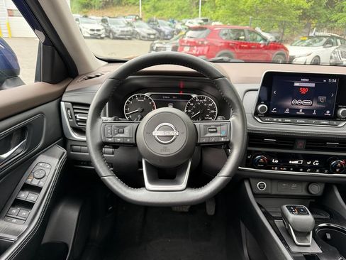 Used 2023 Nissan Rogue SV w/ SV Premium B Package AWD/4WD image 15