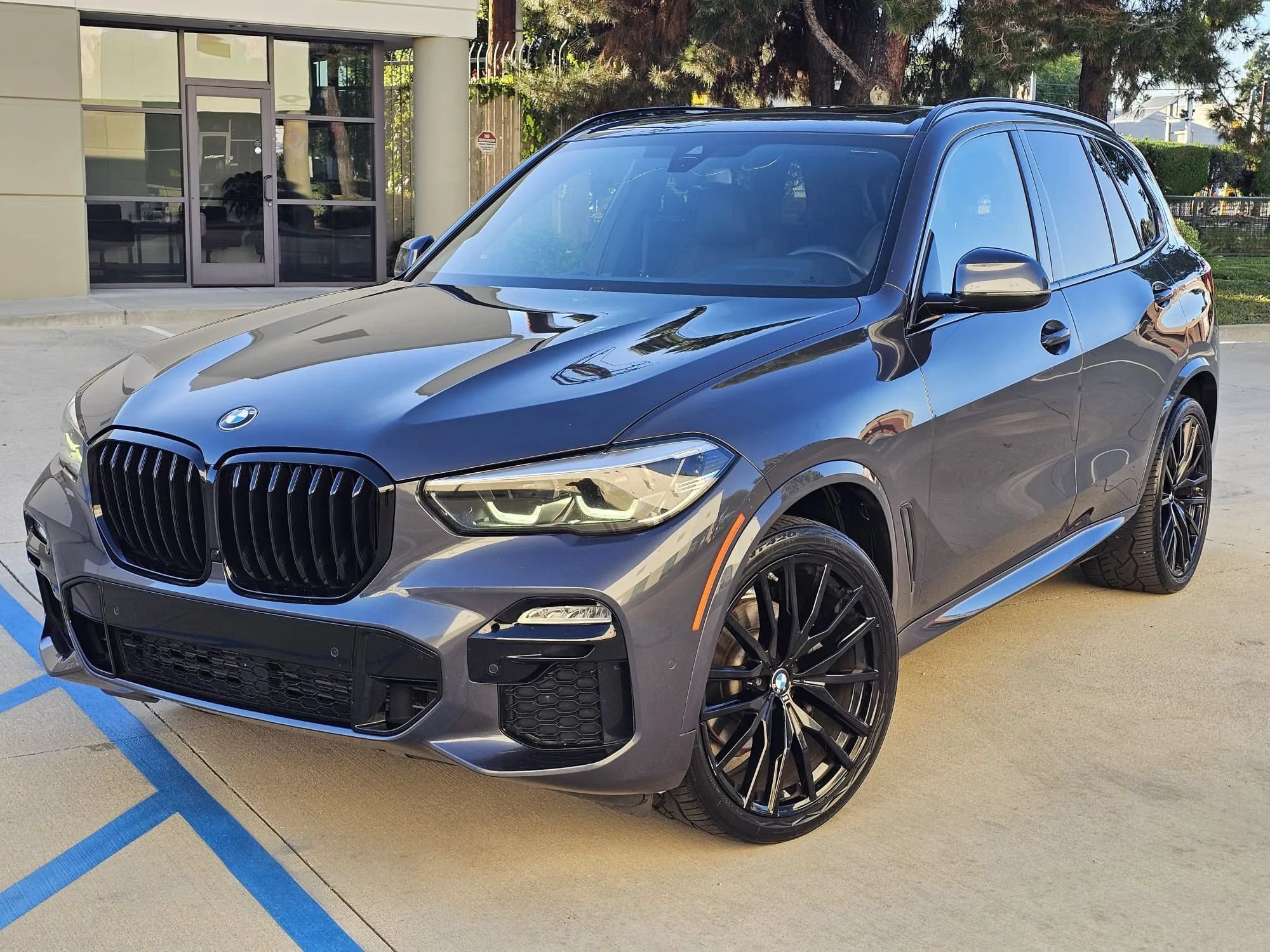 Used 2020 BMW X5 xDrive40i w/ M Sport Package AWD/4WD image 1