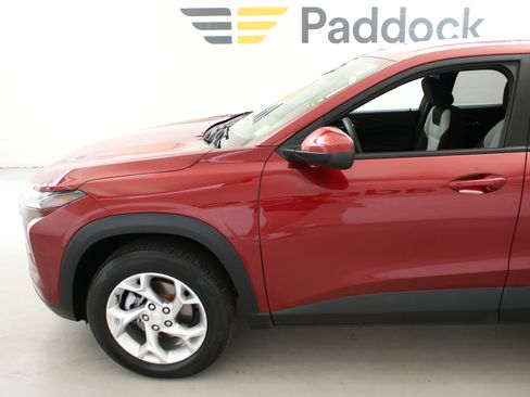 Used 2024 Chevrolet Trax LS w/ LS Convenience Package FWD image 5