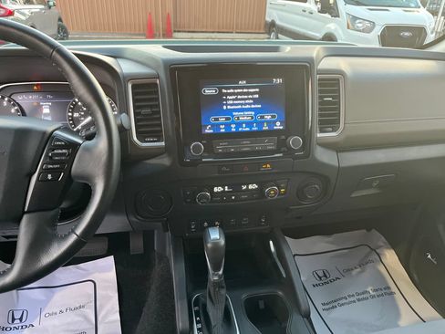Used 2023 Nissan Frontier SV w/ SV Convenience Package RWD image 18