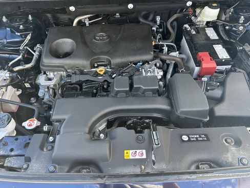 Used 2025 Toyota RAV4 XLE AWD/4WD image 12