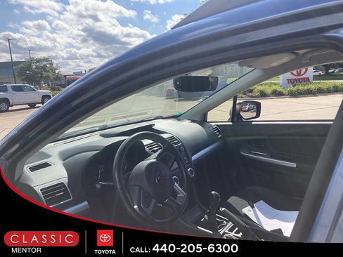 Used 2017 Subaru Crosstrek 2.0i AWD/4WD image 3