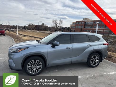 Used 2021 Toyota Highlander Platinum image 4