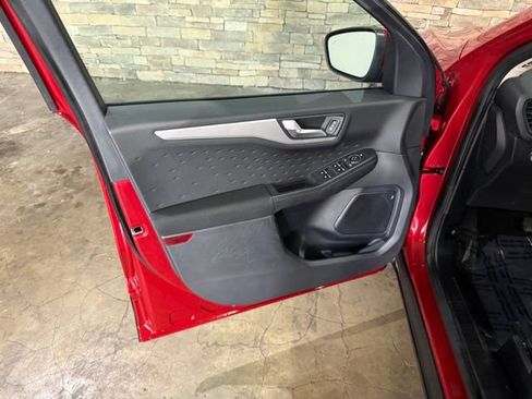 Used 2020 Ford Escape SE FWD image 11