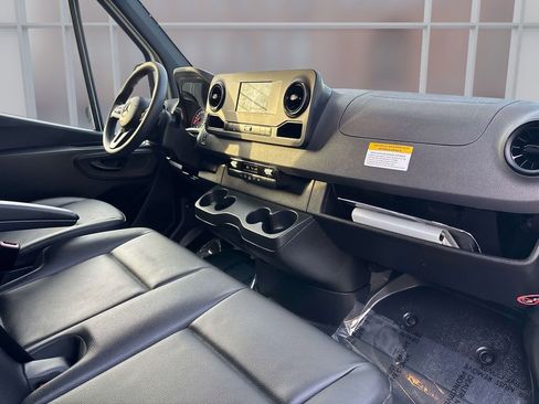 Used 2022 Mercedes-Benz Sprinter 4500 image 19