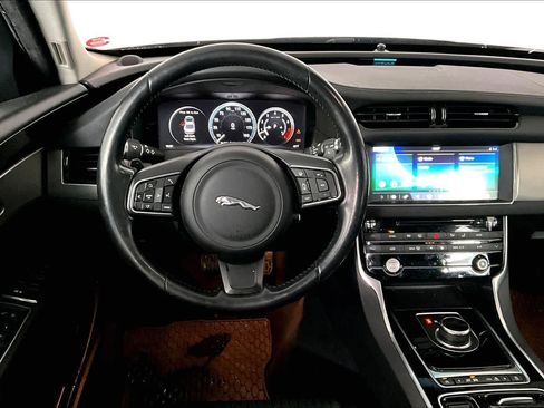 Used 2017 Jaguar XF Prestige image 5