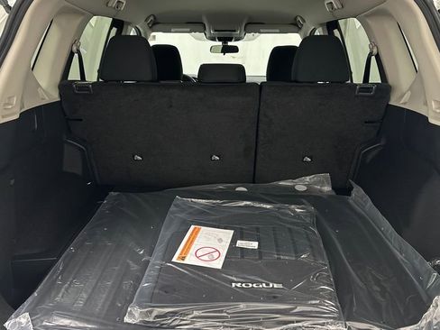 Used 2024 Nissan Rogue S image 12