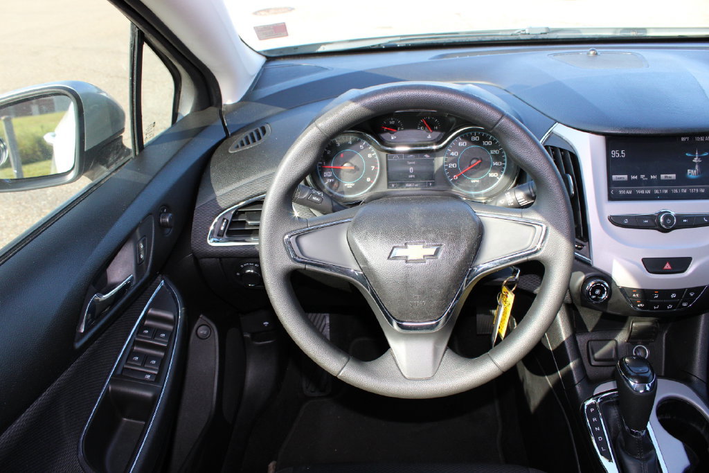 Used 2017 Chevrolet Cruze LS FWD image 11
