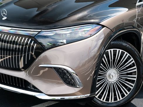 Used 2024 Mercedes-Benz Maybach EQS 680 4MATIC image 3