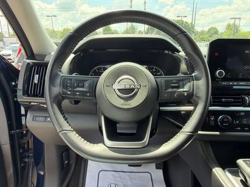 Used 2025 Nissan Pathfinder SV AWD/4WD image 23