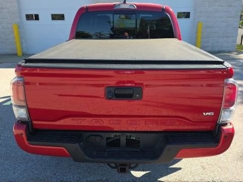Used 2021 Toyota Tacoma TRD Off-Road w/ TRD Premium Off Road Package AWD/4WD image 4