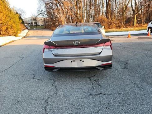Used 2023 Hyundai Elantra SEL w/ Convenience Package image 4
