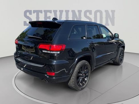 Used 2017 Jeep Grand Cherokee Altitude AWD/4WD image 5