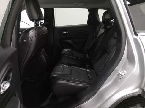 Used 2020 Jeep Cherokee Latitude Plus w/ Cold Weather Group AWD/4WD image 13