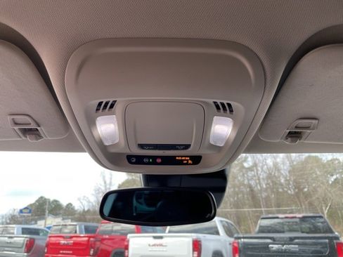 Used 2022 Buick Envision Essence w/ Sport Touring Package image 19