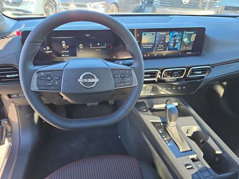 New 2026 Nissan Sentra SR w/ Floor Mat Package FWD image 34