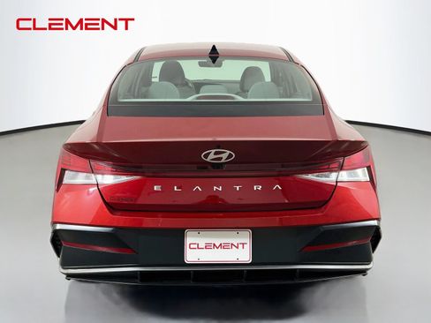 Used 2025 Hyundai Elantra SEL FWD image 8