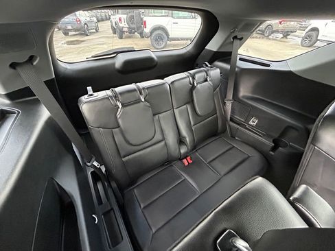 Used 2024 Ford Explorer Limited w/ Limited Technology Package RWD image 31