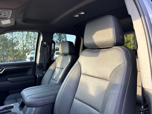 Used 2024 Chevrolet Silverado 1500 LT AWD/4WD image 10