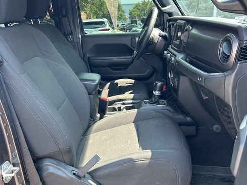 Used 2023 Jeep Gladiator Sport AWD/4WD image 19
