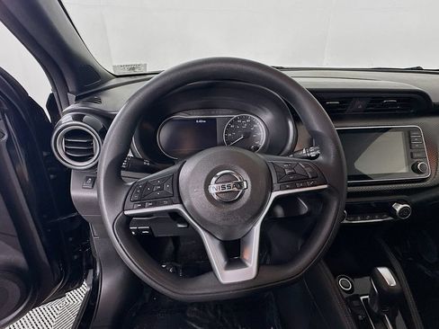 Used 2019 Nissan Kicks SV FWD image 16