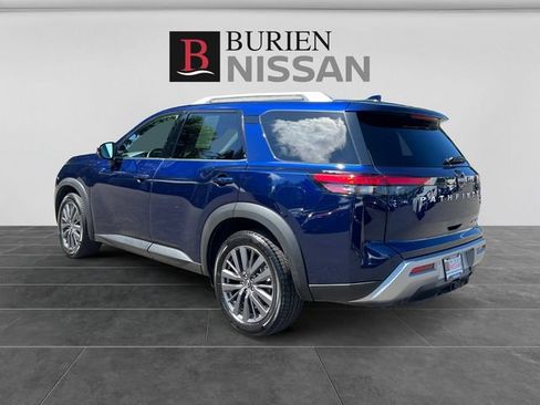 Used 2022 Nissan Pathfinder SL w/ SL Premium Package AWD/4WD image 3