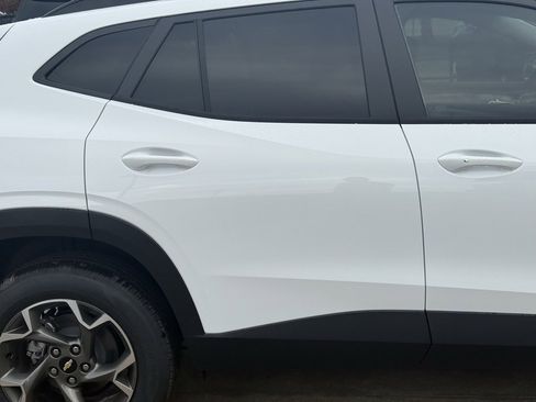 New 2026 Chevrolet Trax LT w/ Sunroof Package image 9