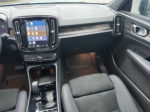 Certified 2023 Volvo XC40 Recharge Ultimate w/ Protection Package Premier image 18