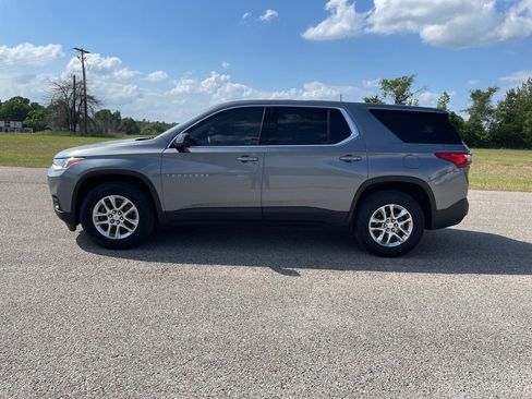 Used 2020 Chevrolet Traverse LS FWD image 2